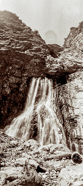 Марк Каплан у Гегского водопада