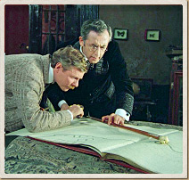 Холмс и Ватсон склонились над картой