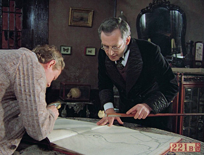 Холмс и Ватсон над картой